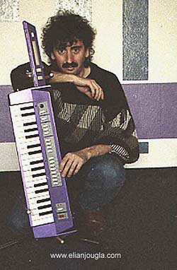 Elian Jougla et la clavier bandoulière Yamaha